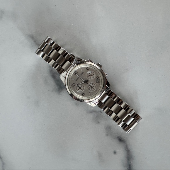 Michael Kors Silver Watch fits 7” wrist - Picture 13 of 14